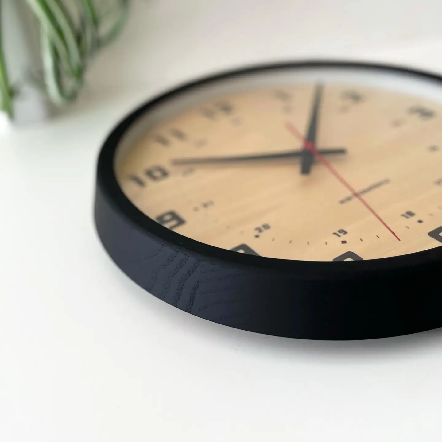 KATOMOKU muku clock 8 ≪km-81BK≫木製掛け時計(ブラック/スイープムーブメント(連続秒針))【R7464】