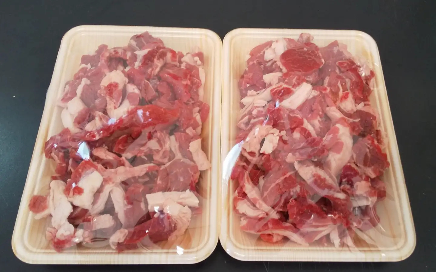 〈訳あり〉 牛そずり肉 牛肉 切り落とし 1.0kg(250g×4) 岡山県産 国産牛 黒 ギフト お歳暮 お中元 プレゼント 【ymmt002-01】