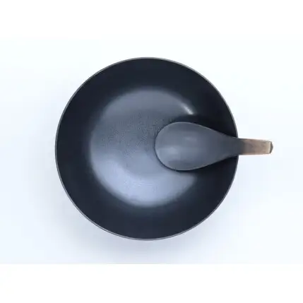 有田焼 究極のラーメン鉢（レンゲ付）黒釉飛び鉋【まるぶん】食器 器 うつわ 磁器 陶磁器 麺鉢 ラーメン鉢 丼 丼ぶり どんぶり シンプル モダン A35-708