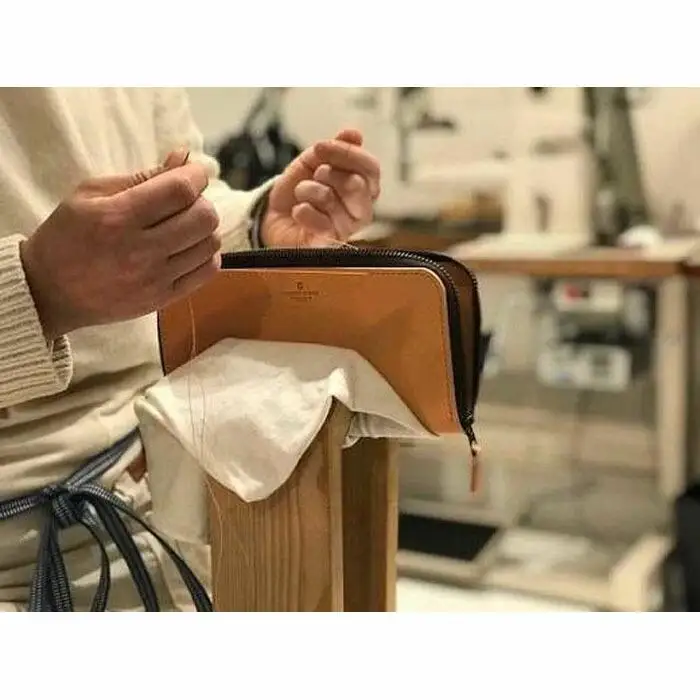 革職人が作った本革ラウンドファスナー長財布