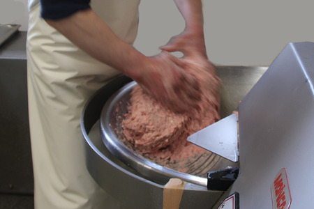 【デュッセル】令和8年6月出荷 手作りハム ソーセージ 5種 おまかせ詰め合わせ チューリンガーグリル チーズグリラー コッホシケン クラカウアー ソーセージ 先行予約 熊本 阿蘇 小国町 わいた 山川 マイスター 職人 ドイツ 本場の手法