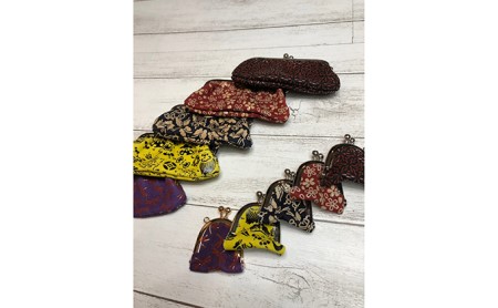 印傳（鹿革）の手作り小物入れセット（小銭入れ、印鑑、朱肉、リップetc...） ファッション小物  紺下地白漆透かし蝶
