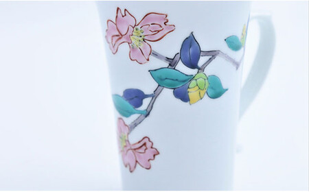 有田焼 マグカップ 山茶花文【赤絵白磁硯処 雪月花】食器 うつわ 器 磁器 陶磁器 コップ カップ マグカップ 花 山茶花 さざんか 椿 つばき 手描き A40-368