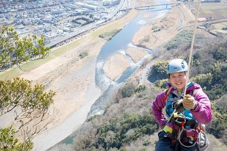 大岩壁をロープで下る！ラペリングツアー体験券（2名様用）