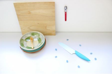 志津刃物製作所：カラフルビーンズ 三徳包丁 水色 フッ素コーティング