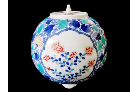 【伊万里焼】色鍋島唐草文牡丹椿萩文香炉【市川冬山窯】 037-H1228