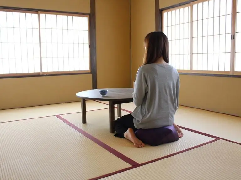 【 洛中高岡屋 】長く楽に座れる寛ぎのアイテム 西陣織 おじゃみ座ぶとん （都縞・紫）