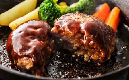宮崎県産黒毛和牛A4等級以上 高千穂牛あら挽きミンチ 700g 牛肉 肉 お肉 国産 精肉 国産牛 国産黒毛和牛 和牛 ミンチ肉 挽肉 牛挽肉 牛ミンチ 粗挽きミンチ ハンバーグ コロッケ タコライス おかず 簡単調理 贈答 贈り物 ギフト プレゼント _Tk002-075