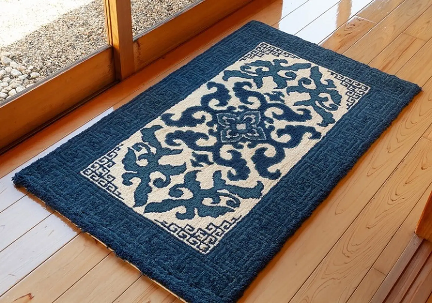 鍋島緞通 [手刺繍] 花菱龍唐草縁まんじ文 玉子地：C510-010