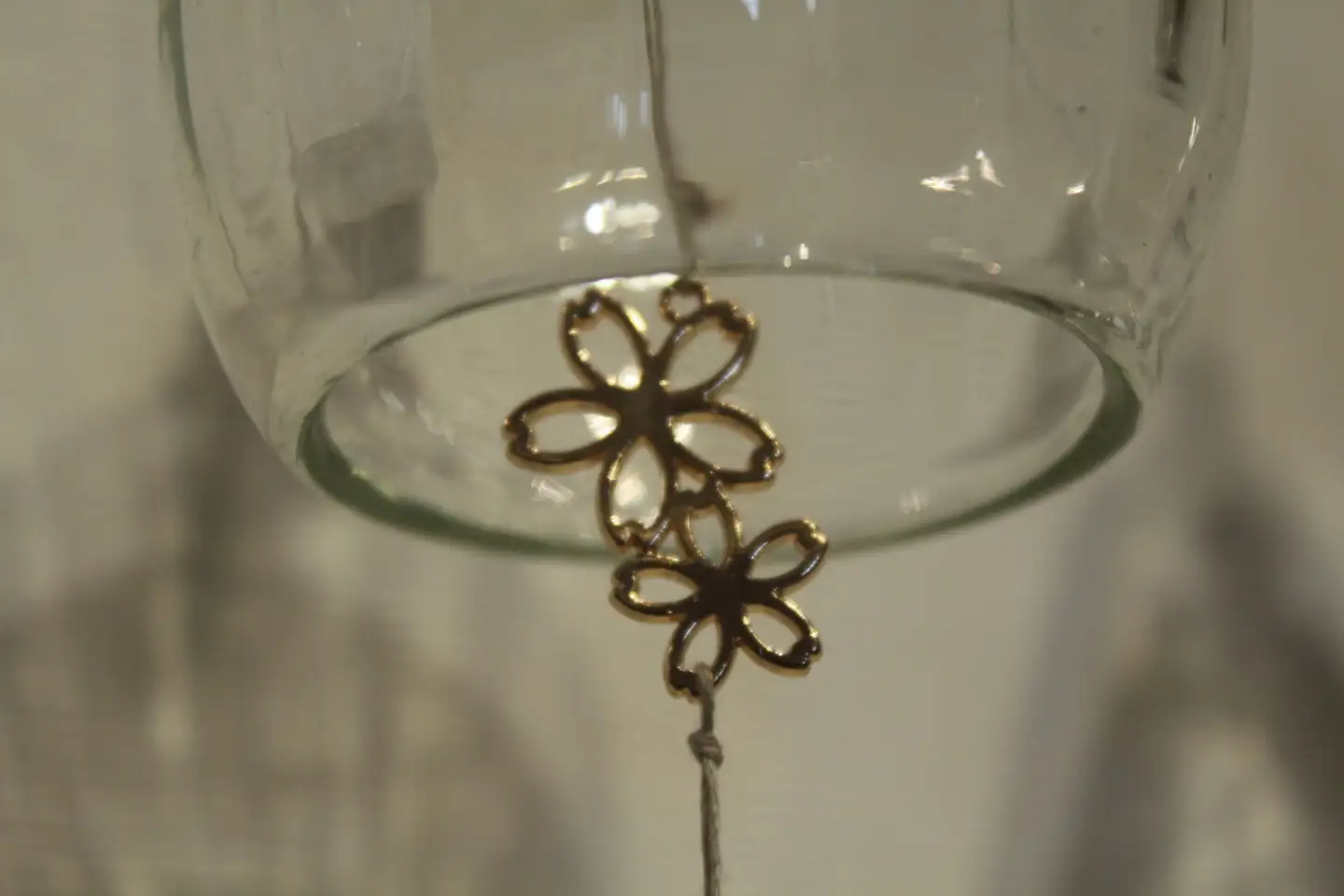 ガラス風鈴「海つ音」（丸型・桜）【 工芸品 雑貨 インテリア 風鈴 人気 おすすめ 】