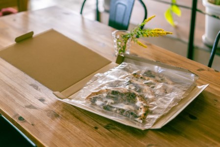 炭火焼伊万里牛の本格石窯ピザ 2枚 冷凍 122-G123