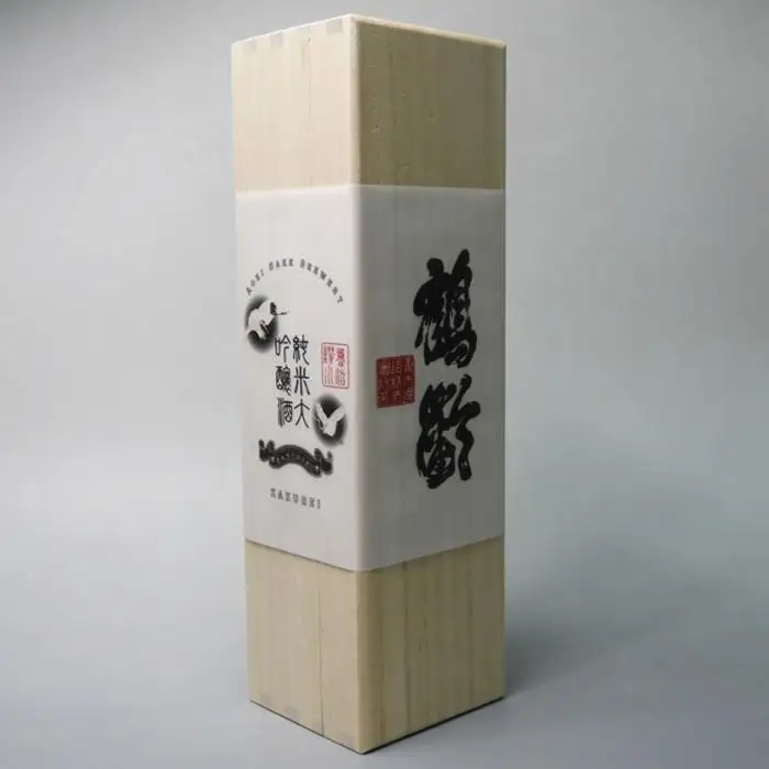 日本酒 鶴齢 純米大吟醸 東条産山田錦 37%精米 720ml【鶴齢 純米大吟醸 四合瓶 1本 日本酒 720ml 青木酒造 新潟 地酒 厳選 晩酌 熱燗 お酒 酒 さけ お中元 お歳暮 贈答】