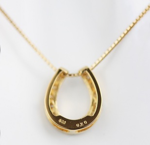 K18 0.2ctダイヤモンド　馬蹄ペンダント【NO-1963】