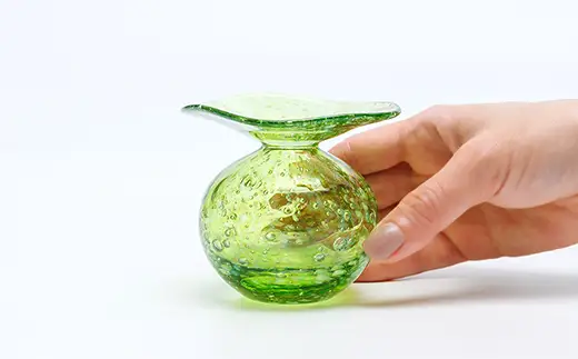 ＜ガラス作家 松尾具美＞巾着花入れ「木漏れ日」 吹きガラス 硝子 ガラス 花器 花瓶 巾着 松尾具美 贈り物 ギフト F6L-1253