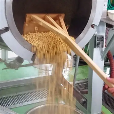 桜中味噌店　蔵出し味噌の赤樽詰め 4kg【配送不可地域：離島】【1206237】