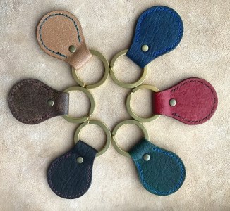 鹿革と真鍮のキーホルダー【紺】【R00300】