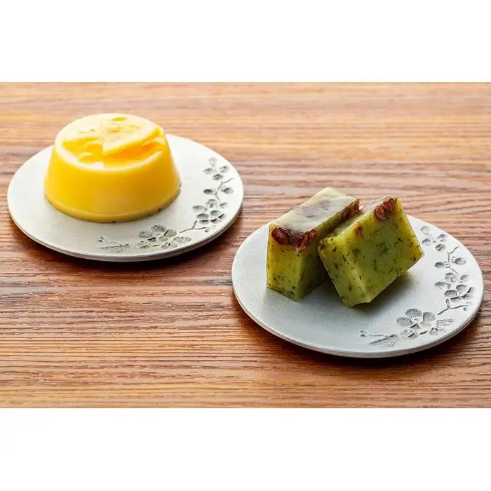 「ひんやり」をキープしてくれるアルミ鋳物の菓子皿（Umeセット）