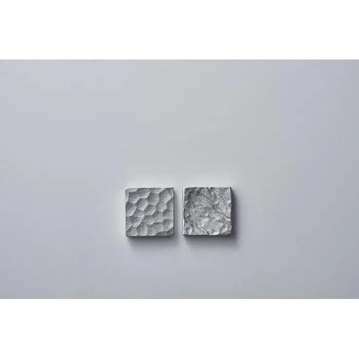 一つで何役も！モダンなアルミ鋳物のカトラリーレスト（Square Piece）