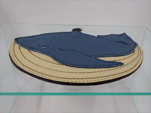 「鞄工房　香」くじらのパスケース