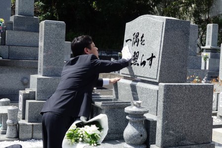お墓参り代行サービス_お墓参り 代行 サービス 1回 はかサポ お墓 掃除 仏花 写真入り 報告書付 命日 お盆 お彼岸 年末年始 実施日指定可能 真心 丁寧 お墓の管理 帰省 お手入れ クリーニング お線香 お供え ご先祖様 供養 お参り 久留米市内にお墓がある方限定 福岡県 久留米市  〔Rd015〕