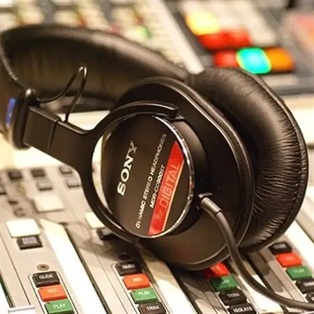 モニターヘッドホン  SONY　MDR-CD900ST 高解像度のクリアな音質 音楽鑑賞や仕事用にも_高解像度 ヘッドホン オーディオ 音楽 高級 ソニー ビジネス 有線 高音質 プレゼント 会議_【1117919】