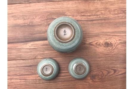 【伊万里焼】染付桜文 貫入造り半酒器 056-H683