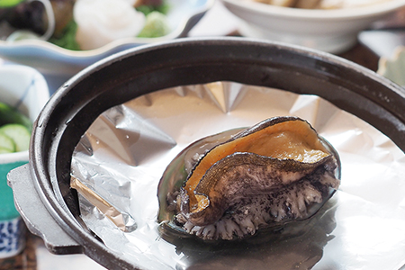かぢや旅館　日帰り温泉入浴＆個室で食事（あわび付き磯料理）ペア利用券（平日限定）