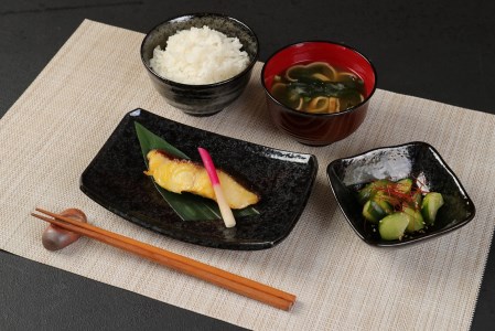 銀ダラ西京漬け　10枚_銀ダラ 西京漬け 10枚 銀鱈 西京漬け 70g × 10枚 計 700g 真空 個包装 小分け 便利 簡単調理 福岡県産 九州味噌 おかず おつまみ 魚 漬け魚 冷凍 加工品 惣菜 お取り寄せ お取り寄せグルメ 久留米市 送料無料 〔Cs313〕