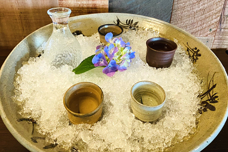 万齢 特別純米酒超辛口 1800ml 1本 超辛口なのに旨味を表現 常温 ぬる燗 熱燗と幅広く味わえます 贈答用