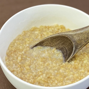 茨城県産阿見町産コシヒカリ 備食ライス８袋セット（しお味80g×4・カレー味80g×4）【5年保存】｜非常食 防災備蓄 備蓄用 緊急時 備え 米 食品 食糧 食料 長期保存 レジャー キャンプ 登山 便利（20-05）