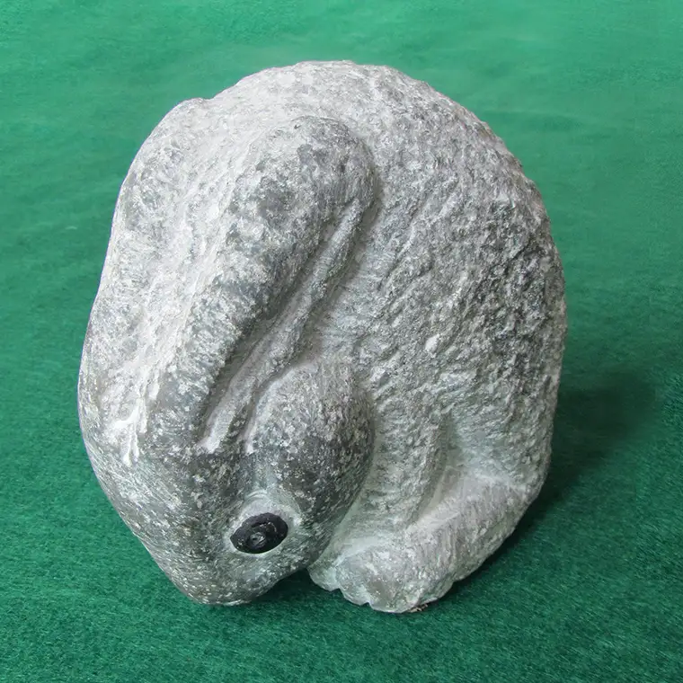 石の彫刻 うさぎ 石 ストーン 雑貨 職人 伝統工芸 伝統工芸品 置き物 飾り 玄関 おしゃれ 茨城県 桜川市 贈り物 [AP015sa]