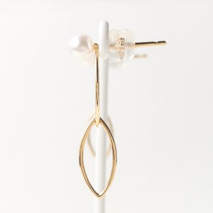 ジュエリーの街【山梨甲府】よりお届けする　K18YG　アコヤ真珠ピアス　N25　K037802-H