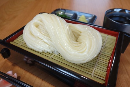 稲庭うどん 化粧箱入り 2人前×9袋【(有)稲庭絹女うどん】[B2-0203]
