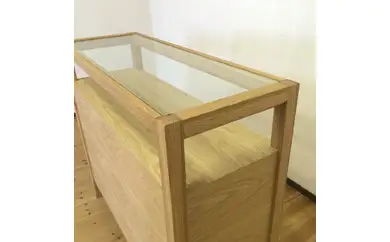 【ガラストップリビングボード90cm オーク材】オイルフィニッシュ おしゃれなお部屋の演出に最適な無垢とツキ板を使ったリビングボード 家具 リビングボード サイドボード ローボード 棚 シェルフ 飾り棚 食器棚 本棚 MUFactory