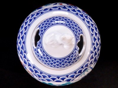 【伊万里焼】市川冬山窯「色鍋島青海波扇文香炉」 037-H753