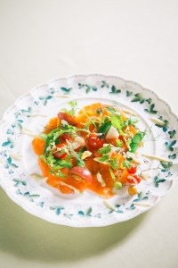 八ヶ岳湧水鱒の燻製 550g 鱒 マス 燻製 冷燻 オリジナル フレンチ マリネ ハーブ 至福の味 八ヶ岳湧水鱒 川魚 山梨県 北杜市 冷凍 [h160]