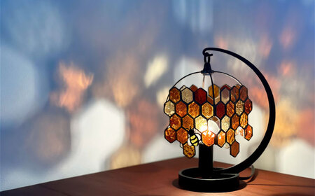 ステンドグラス テーブルランプ  ミツバチアンバー ランプ / Nijiiro Lamp ニジイロランプ [BBAD002]