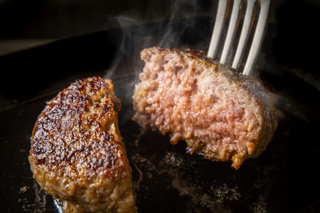 【定期便】黒毛和牛ハンバーグ 計56個 7個(140g/個)×8ヵ月【全8回】牛肉 ハンバーグ 北海道 別海町