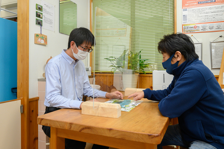 尾鷲ヒノキ台の「卓上パーテーション」【O05】
