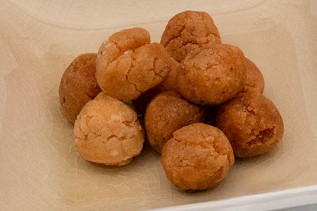 日本一硬いお菓子！？古えより伝わる伝統の銘菓「あかだ・くつわセット(3個入)」