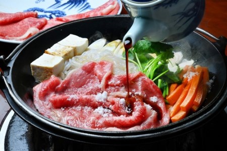 （冷蔵）伊勢肉　すき焼き　クラシタ　（　ロース　肩ロース　）　約600ｇ　木箱入り／お取り寄せ　名産　特産　松阪牛　ルーツ　伊勢牛　黒毛和牛　牛肉　伊勢志摩　国産　ふるさと納税