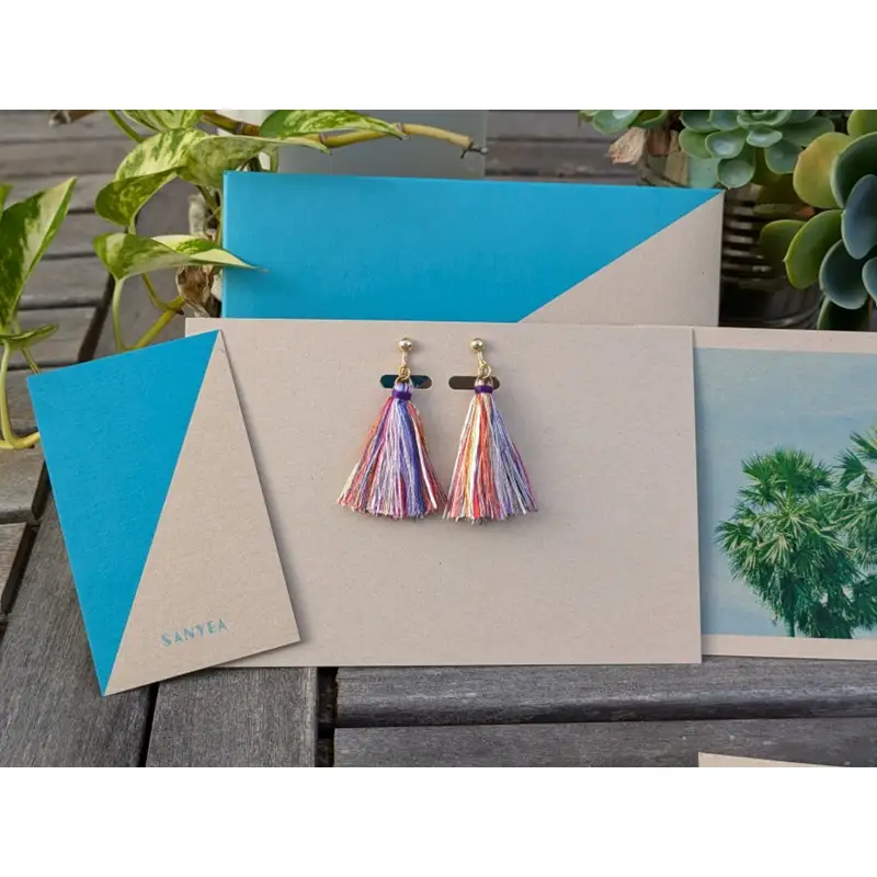 京丹後の絹糸イヤリング【カンボジアの女性たちに雇用の機会を!!】 京丹後の絹糸を使ってカンボジアの女性達が作ったイヤリング