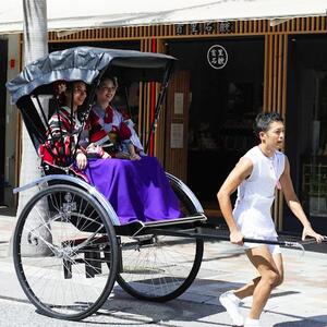 【Oguri Kimono Salon】琉装着用！人力車で市内観光体験プラン（２名様）