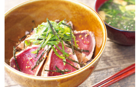 【訳あり】 藁焼き かつお の たたき 1kg （藻塩入り） / 鰹 カツオ 魚介 たたき ※離島への配送不可【nks209-c-1-C】