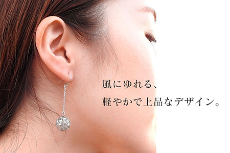 【和柄シリーズ】揺れるピアス　麻の葉模様の透かしボール/クラフト 古典柄 ビアスイアリング 麻の葉模様 和装 洋装 縁起物 天然石の店 ジュエリー作家 オンリーワン 上品 カジュアル フォーマル おしゃれ