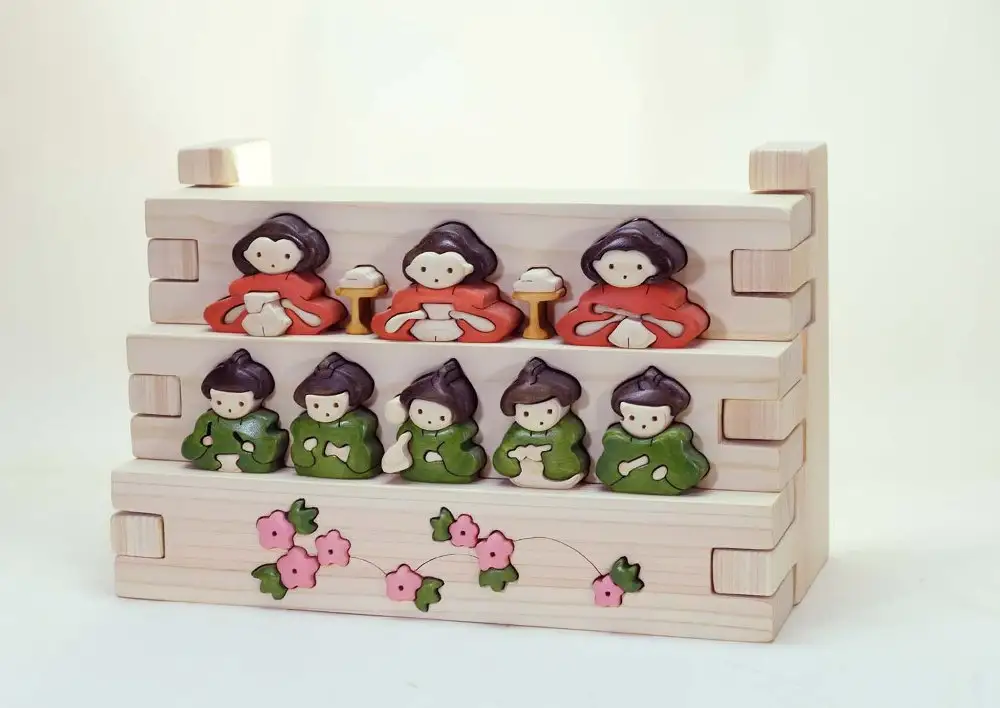 木工パズル　おひなさま三段飾り（五人囃子） 積み木 積木 つみき 木のおもちゃ 動物つみき バランス ごっこ遊び おもちゃ 木製玩具 知育玩具 男の子 女の子 子供 子ども 国産 安心 安全 出産祝い お祝い 贈り物 日本製 無塗装 ナチュラル 職人 手作り ギフト プレゼント 送料無料