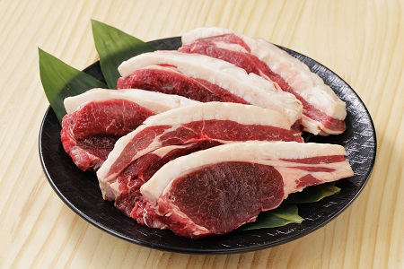 鶴居村 特産 鹿肉 高品質　エゾシカ背ロース400g　ステーキカット(ベニソン エゾシカ  エゾシカ肉 背ローズ肉  シカ肉 エゾ鹿 無添加 人気 プレゼント 贈り物 お歳暮 高品質 冷凍 真空 未楽来工房 HACCP認証  お肉 肉 ジビエ ステーキ 北海道 ふるさと納税 ふるなび  ）