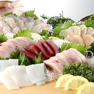 まるは食堂旅館 南知多豊浜本店　豪華御造り板盛付コース4名様用お食事券