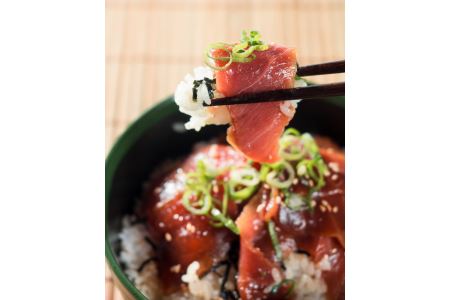  本まぐろ中トロ・ビンチョウまぐろ４種味の漬け丼食べ比べセット　KI-54