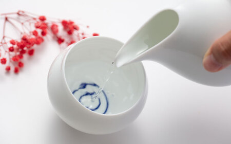 【美濃焼】蛇の目 試飲用グラス【陶芸家 山田晋一朗】【TOKI MINOYAKI返礼品】食器 酒器 おちょこ お猪口 ぐい呑み ぐい飲み お酒 日本酒 白 ホワイト シンプル [MAJ001]